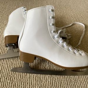 Women’s DBX ice skates